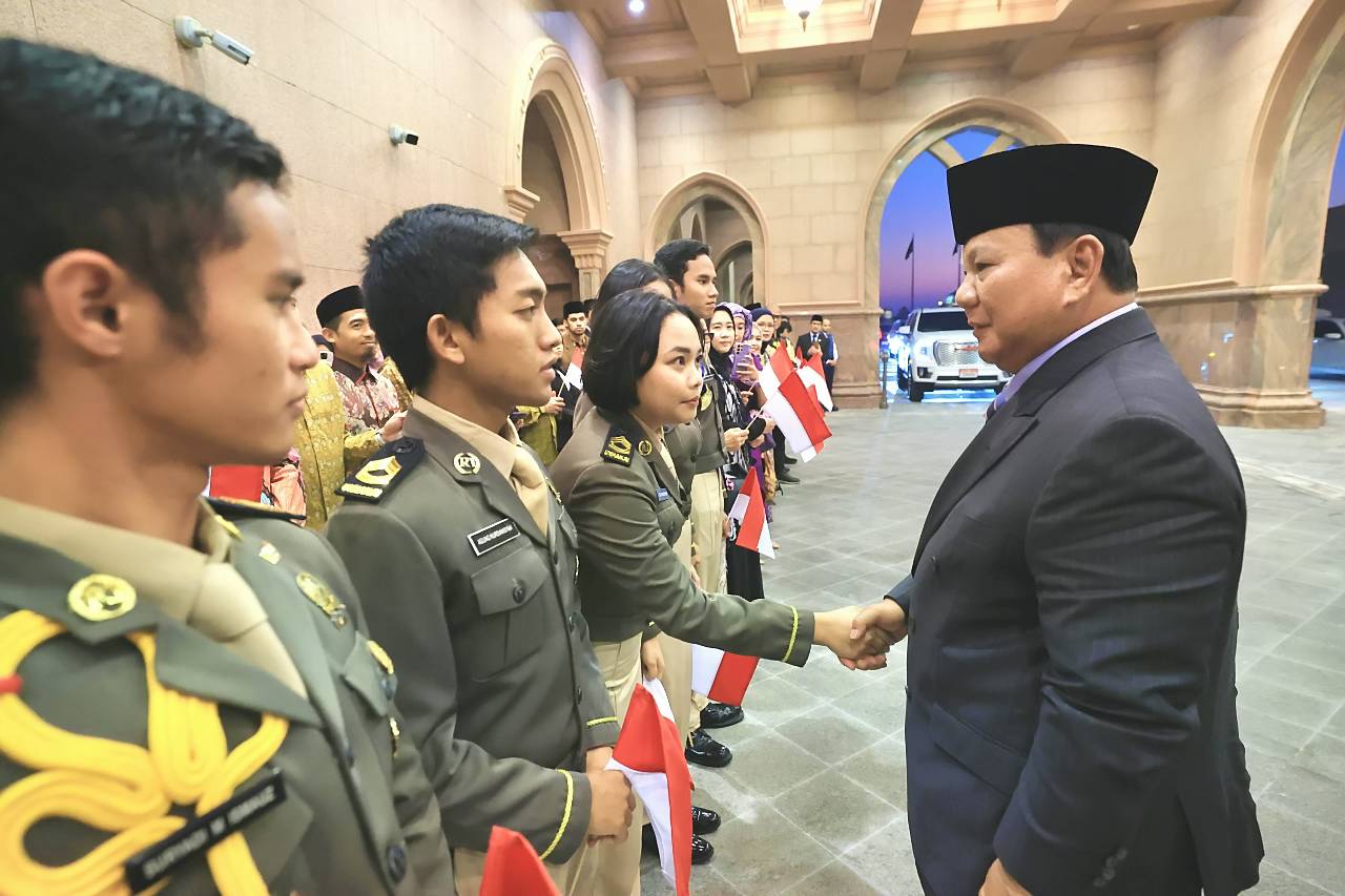Presiden Prabowo Subianto tiba di Abu Dhabi disambut diaspora Indonesia dalam kunjungan kerja ke Persatuan Emirat Arab (PEA)