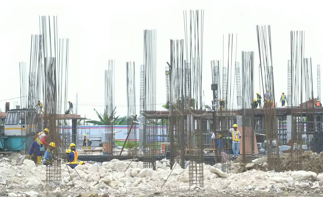 Progres pembangunan gedung Sekolah Rakyat di Kedung Cowek Surabaya