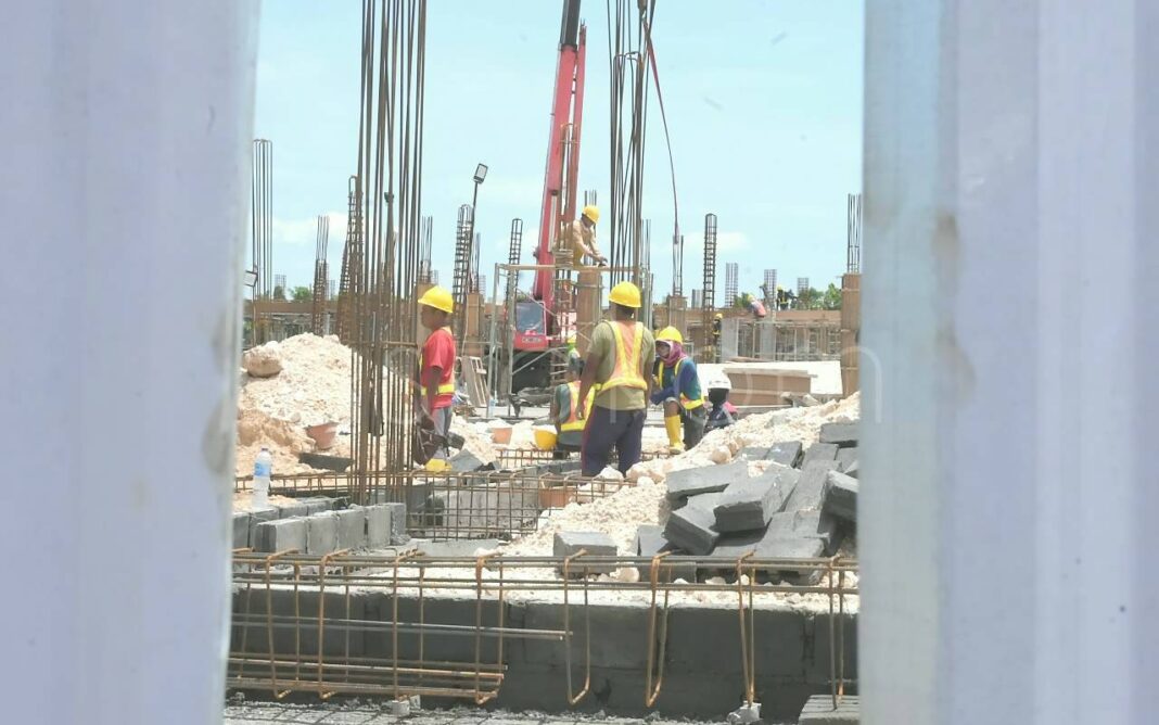 Progres pembangunan gedung Sekolah Rakyat di Kedung Cowek Surabaya