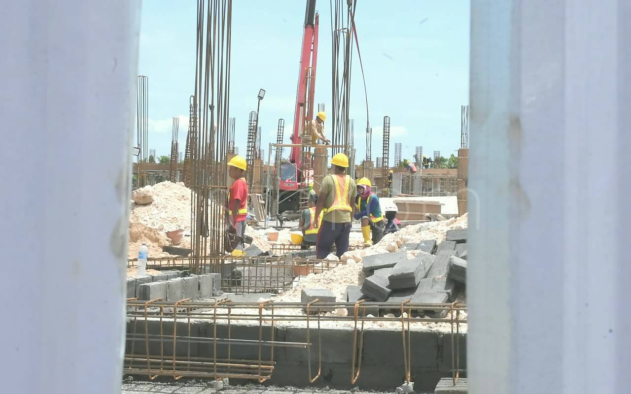 Progres pembangunan gedung Sekolah Rakyat di Kedung Cowek Surabaya