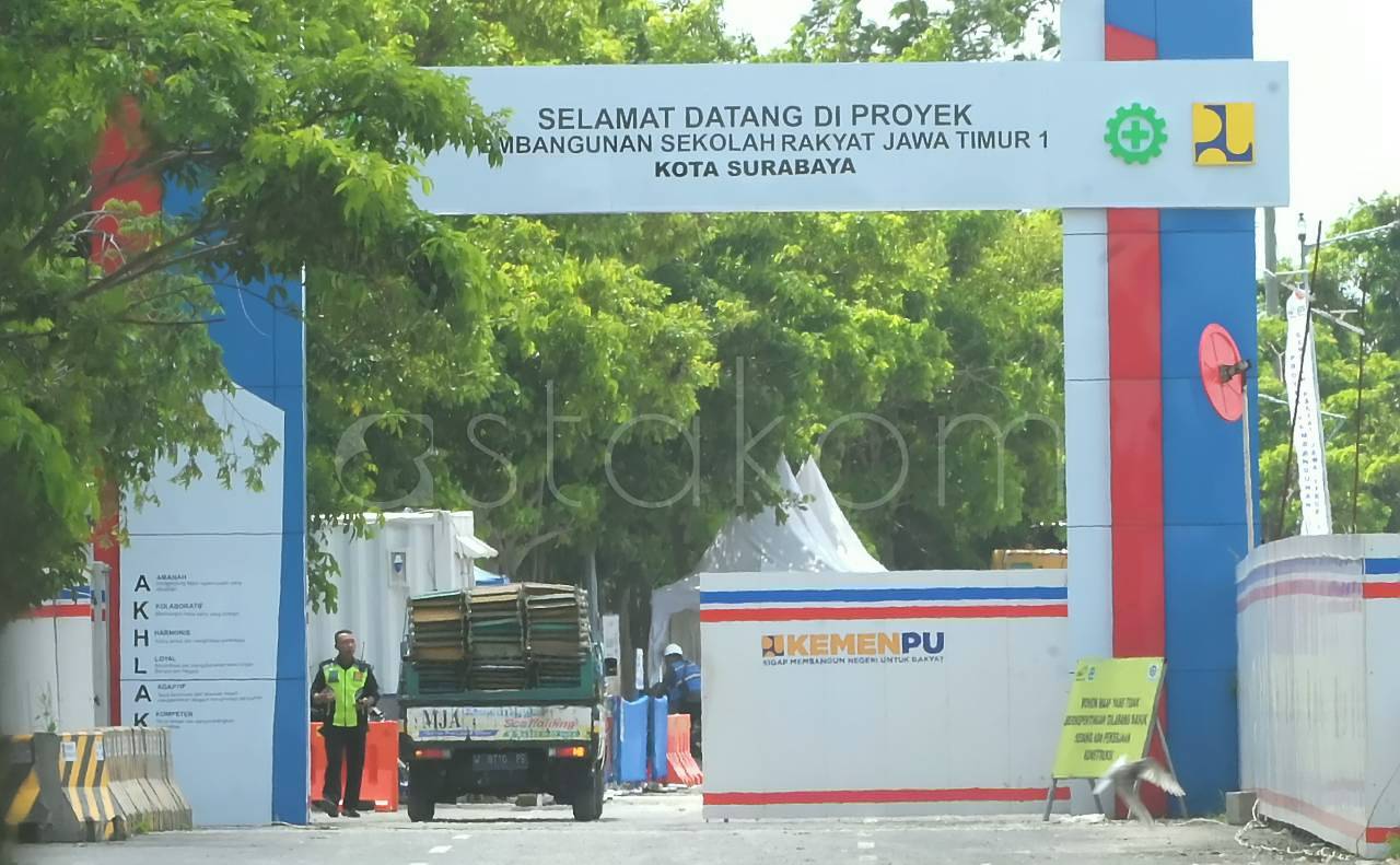 Progres pembangunan gedung Sekolah Rakyat di Kedung Cowek Surabaya