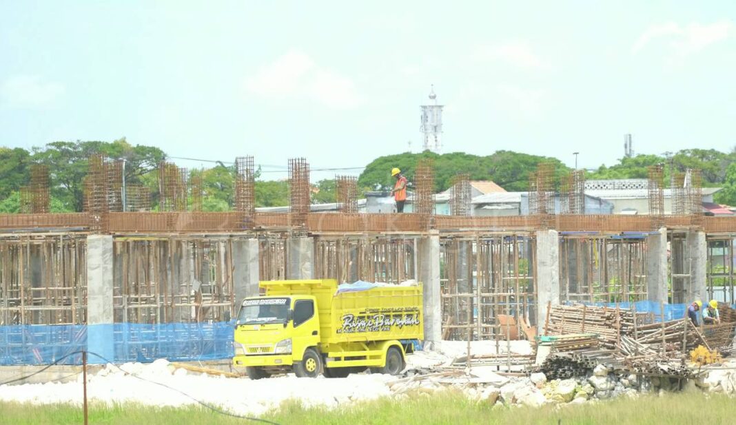 Progres pembangunan gedung Sekolah Rakyat di Kedung Cowek Surabaya