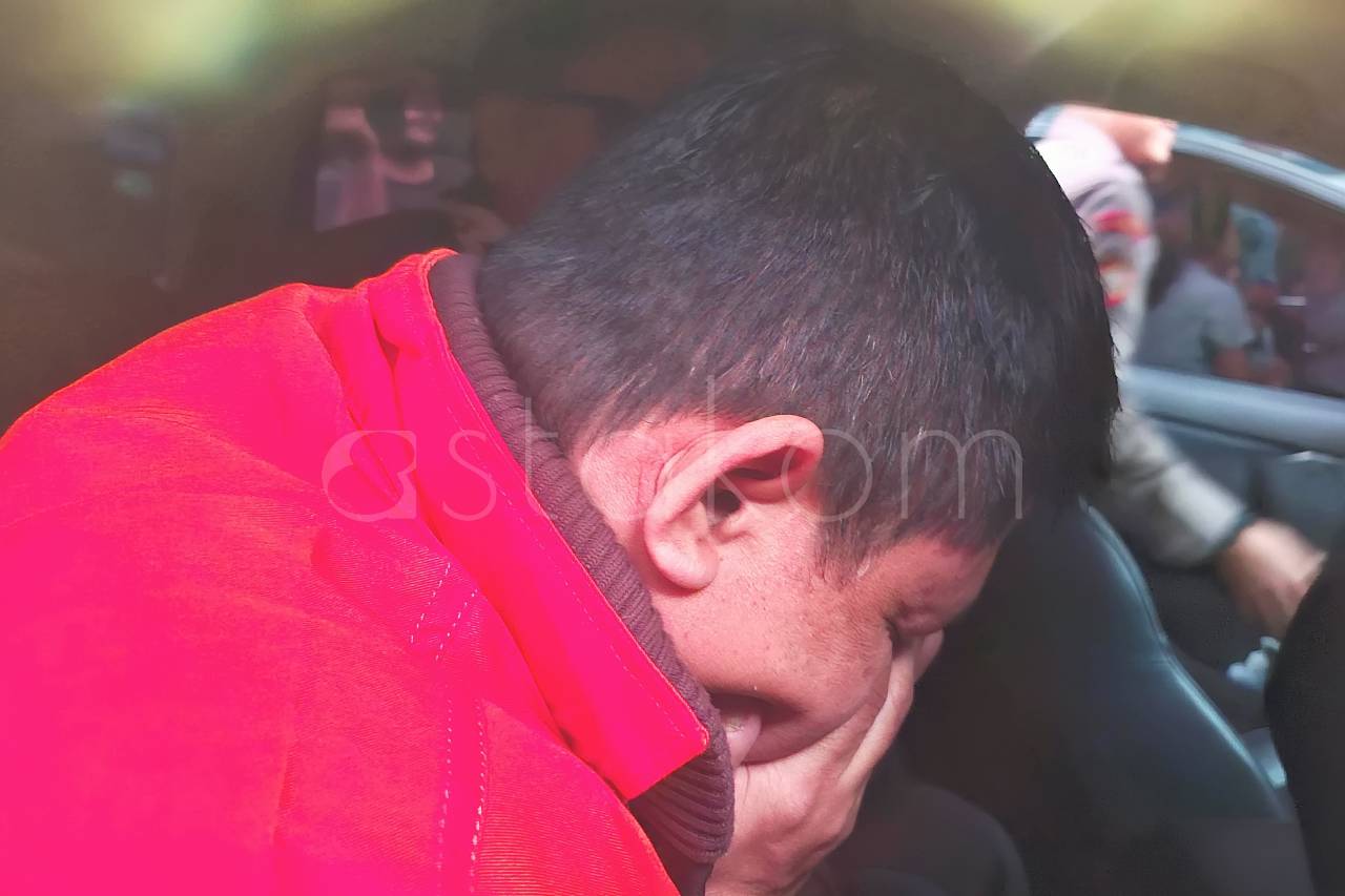 Tersangka korupsi Bea Cukai Salisa Asmoaji saat keluar dari Gedung Merah Putih KPK