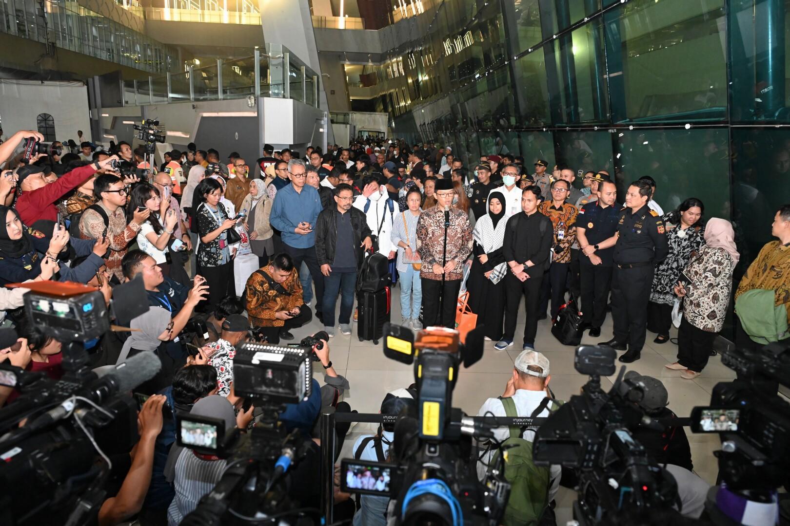 Pemerintah Fasilitasi Evakuasi Bertahap 32 WNI dari Iran